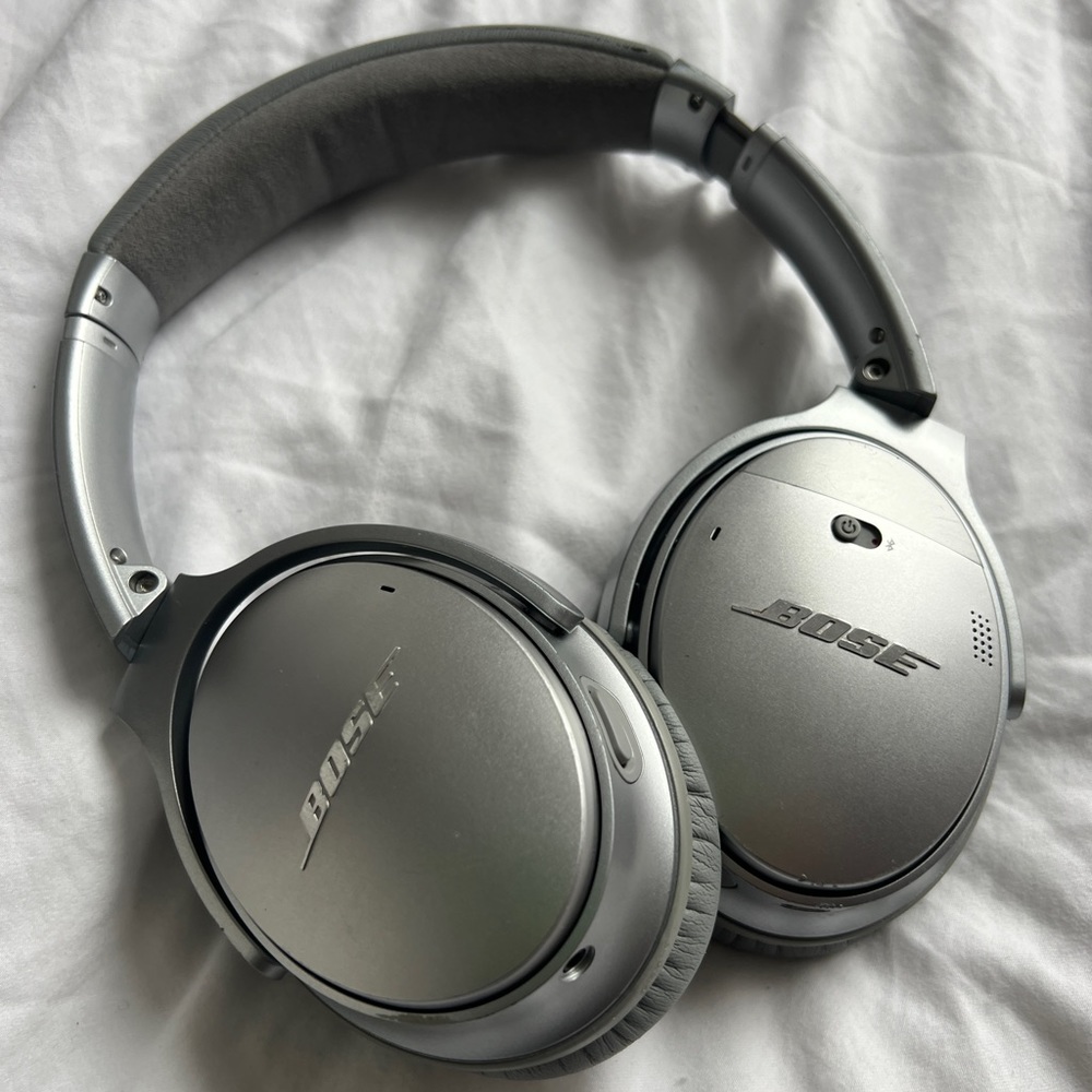 Bose silver bluetooth noise cancelling headphones